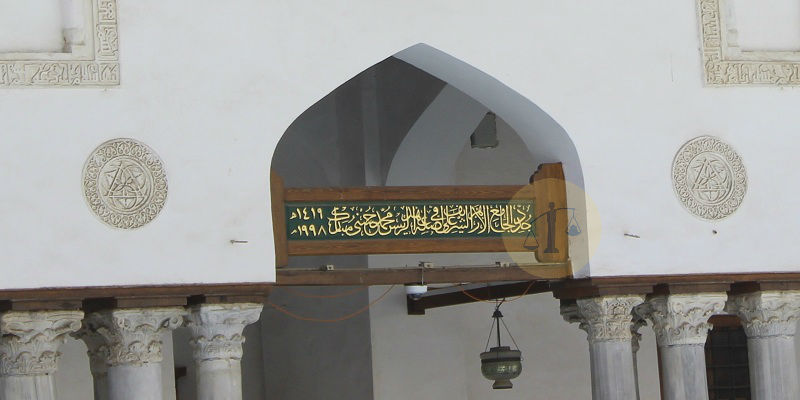 لوحة اسم حسني مبارك على توسعته للأزهر