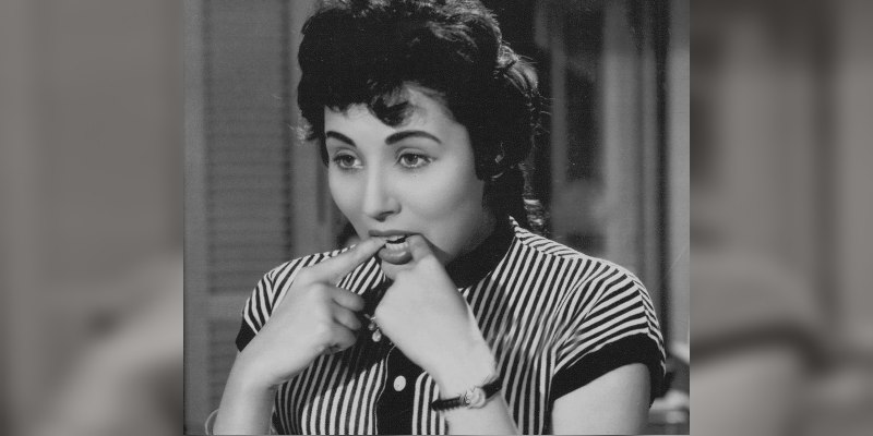 لبنى عبدالعزيز