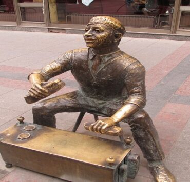 عامل الورنيش