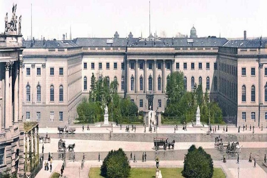 حين صدرت بنها الطين إلى ألمانيا واستوردت بلغاريا الحنة من الشرقية جامعة برلين زمان