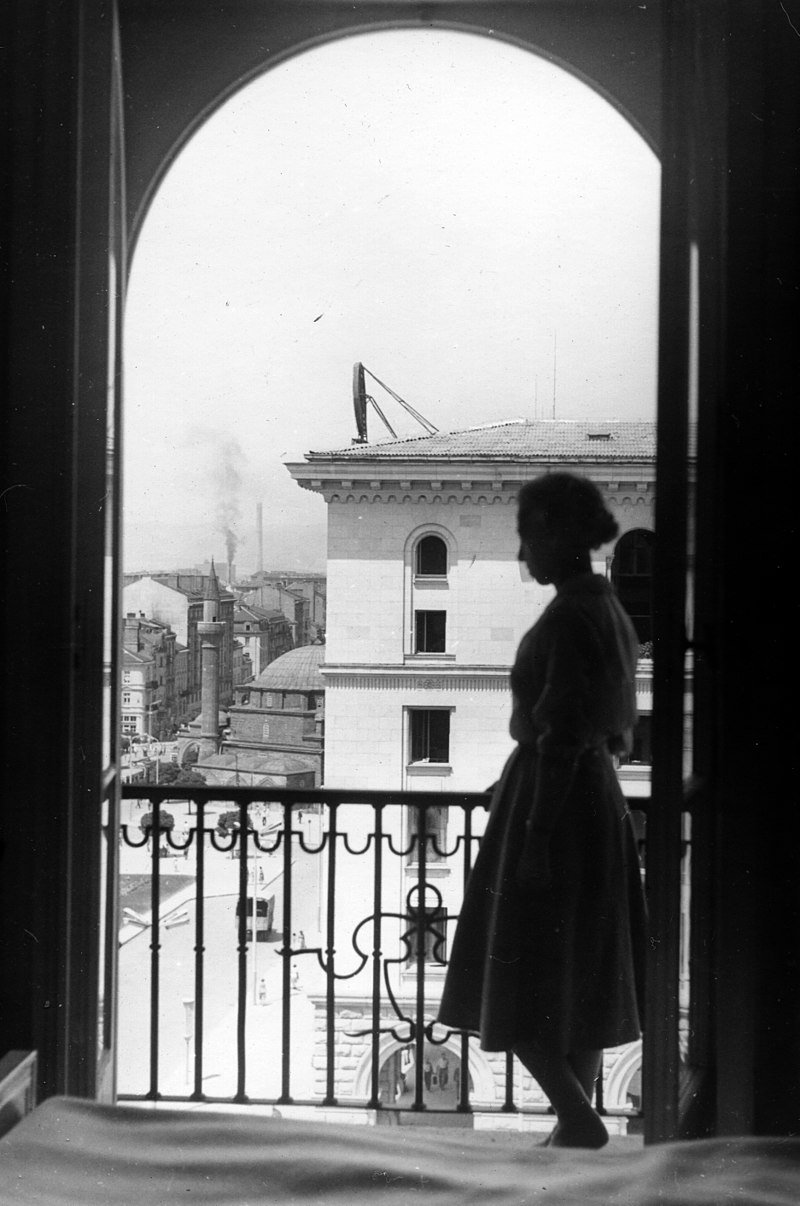 حين صدرت بنها الطين إلى ألمانيا واستوردت بلغاريا الحنة من الشرقية فتاة بلغارية سنة 1964