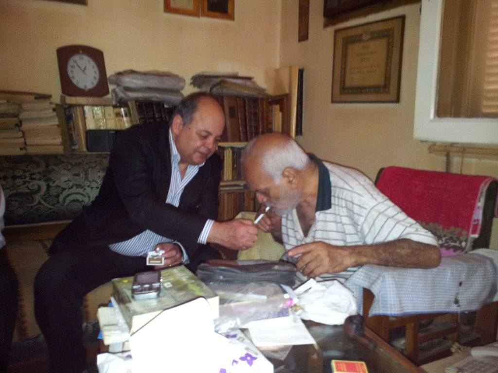 بين العزلة والتهميش..رحلة الكشف عن حياة بيست سيلر الثمانينيات والتسعينيات؟ العزلة