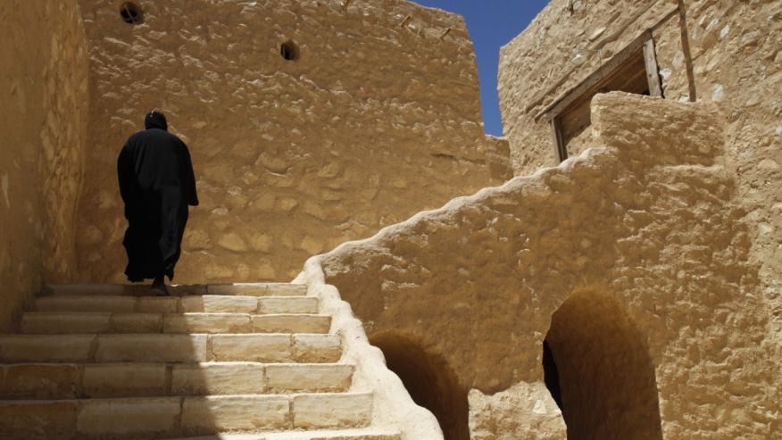 أوراق من مذكرات “الزيبق” حافظ نجيب .. حينما يترهبن المسلم (1) حافظ نجيب