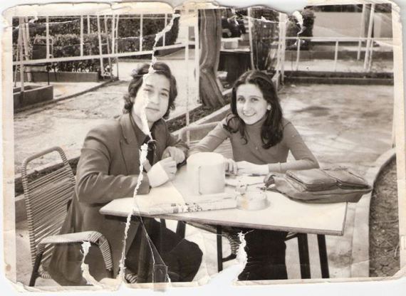 رياض الصالح الحسين.. 28 برتقالة و4 مقاعد شاغرة وحبيبة اسمها “س” رياض الصالح الحسين