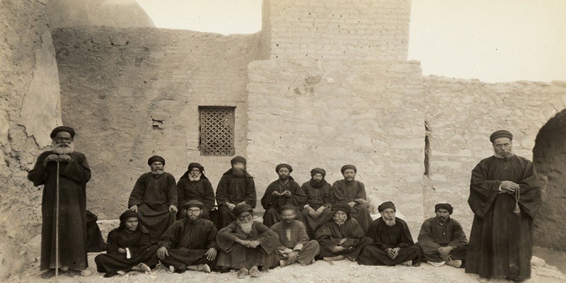 نسف قطار القساوسة بقرار عبدالناصر “شائعات ستيناتية عن الكنيسة” صورة لقساوسة أقباط