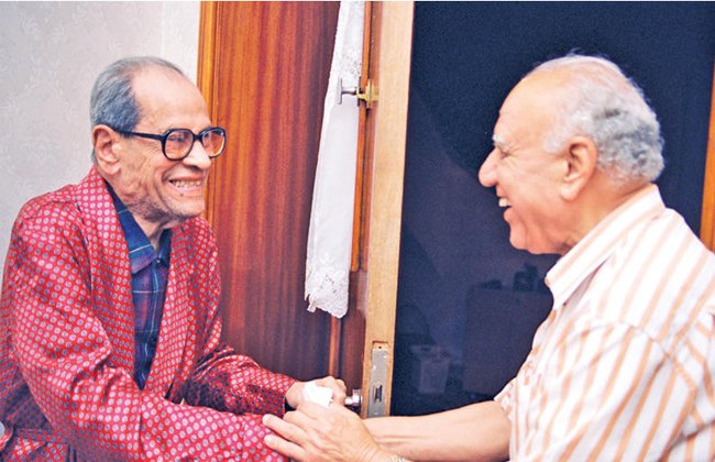 كيف أنقذ نجيب محفوظ الفنان محمد فوزي من الإفلاس؟ نجيب محفوظ