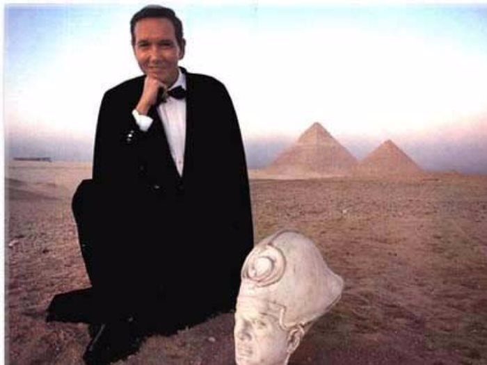 كيف ضاعت الفرصة الوحيدة لأن يكون أمل دنقل ممثلًا سينمائيًا؟ أمل دنقل