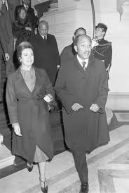 حرف الياء والايشارب الأبيض والرئيس المؤمن..كيف أزعجت هذه التفاصيل “السادات”؟ السادات