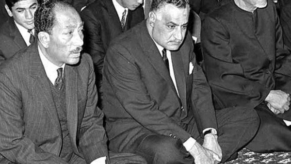 عندما صاح أحد المواطنين: فين السادات يا ريس.. هل كان السبب في تحديد إقامة السادات؟ عندما صاح أحد المواطنين: فين السادات يا ريس.. هل كان السبب في تحديد إقامة السادات؟