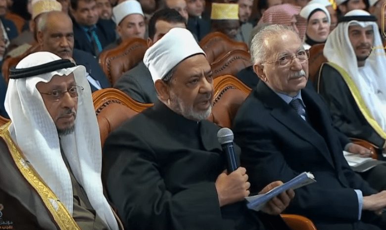 نعم أنا مع شيخ الأزهر ضد التنويريين الجدد أحمد الطيب في ندوة تجديد الفكر