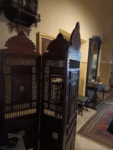 بالصور زيارة لبيت الشاعر اليوناني السكندري “كفافيس” الذي توفى بتاريخ ميلاده! كفافيس