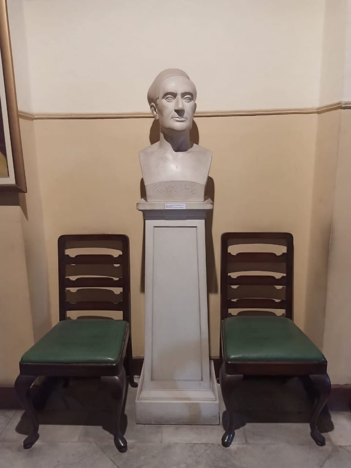 بالصور زيارة لبيت الشاعر اليوناني السكندري “كفافيس” الذي توفى بتاريخ ميلاده! كفافيس