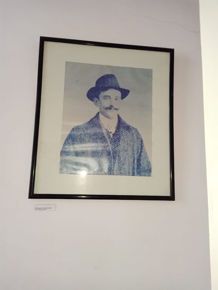 بالصور زيارة لبيت الشاعر اليوناني السكندري “كفافيس” الذي توفى بتاريخ ميلاده! كفافيس