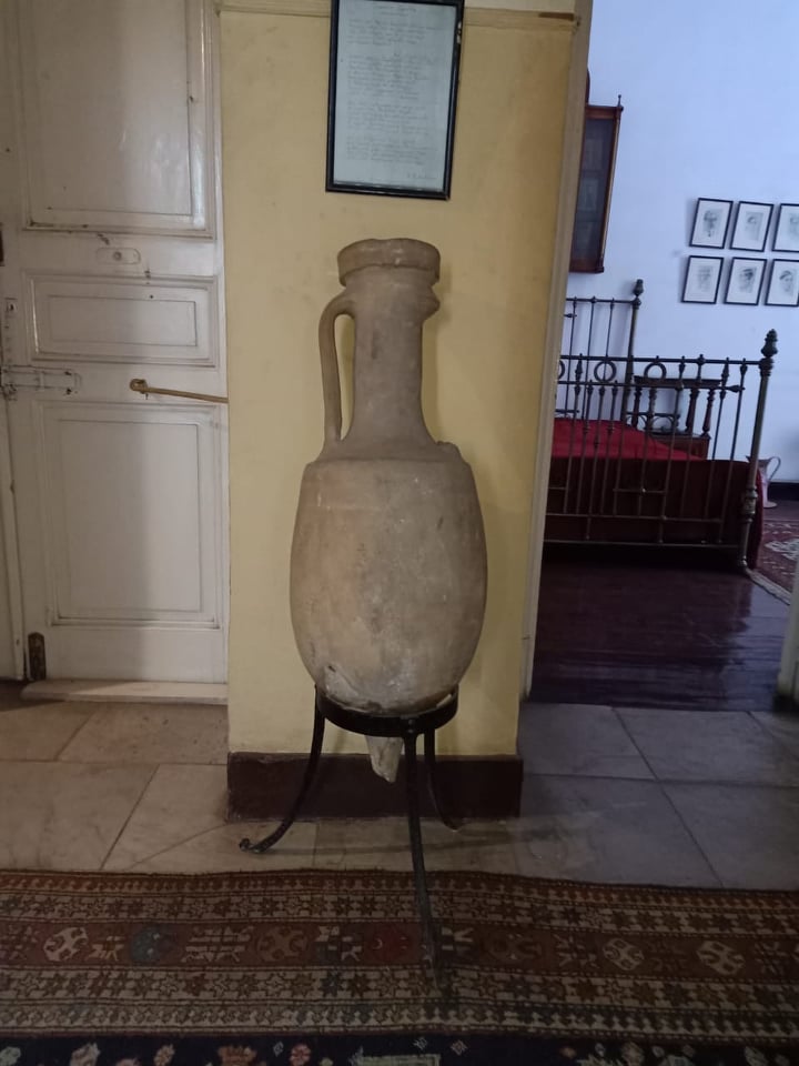 بالصور زيارة لبيت الشاعر اليوناني السكندري “كفافيس” الذي توفى بتاريخ ميلاده! كفافيس