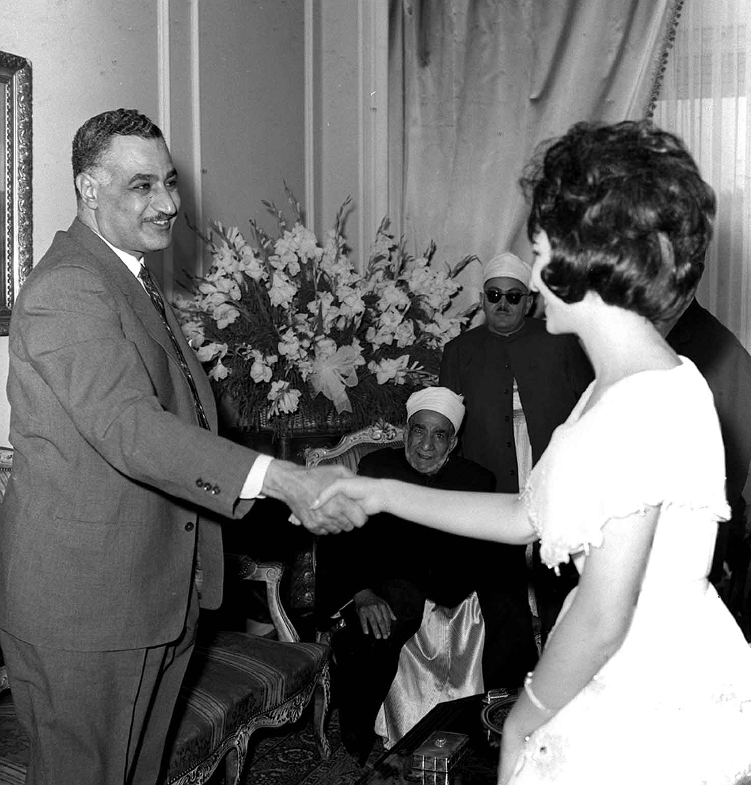 حفل زفاف بنت صلاح الشاهد “حين أحرج المأذون عبد الناصر والسادات” شيخ الأزهر محمود شلتوت في زفاف بنت صلاح الشاهد