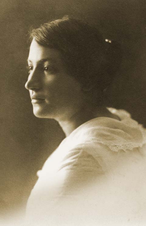 سارة وجمال .. ثنائية رسمت نهاية الدولة العثمانية بالجنس والتجسس سارة أرونسون