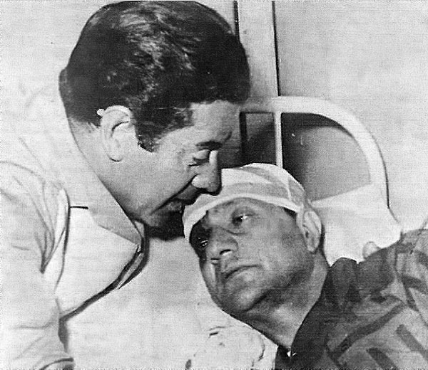 حكايات المعجبين..صابرين تنفي علاقتها بأحدهم لأنه دبلوم صنايع وعبد الوهاب أنقذ حياته صابرين