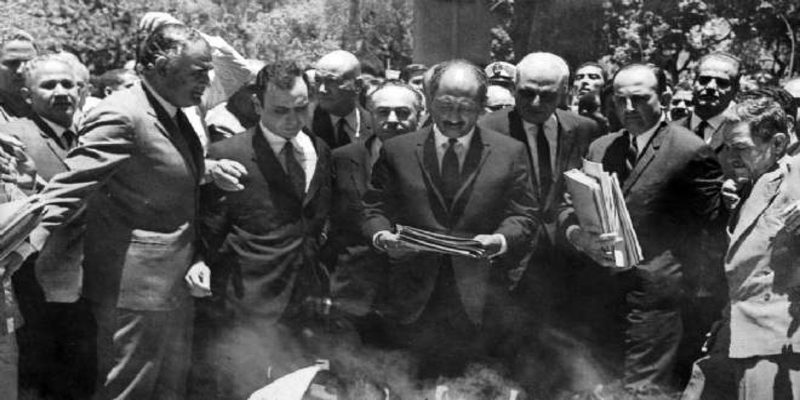 فسيخ في صالون الرئاسة.. والزيات يتفاوض على العفو عن مراكز القوى مع السادات