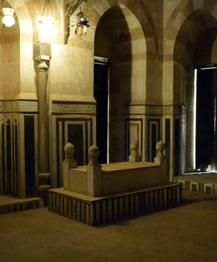 نفاق المؤرخين “بن إياس مدح خونة طومان باي والجبرتي حركه هواه” قبر خاير بك