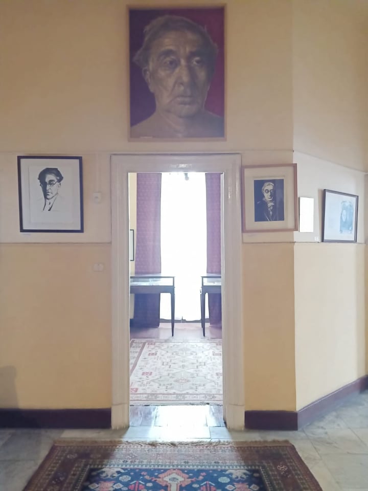 بالصور زيارة لبيت الشاعر اليوناني السكندري “كفافيس” الذي توفى بتاريخ ميلاده! كفافيس