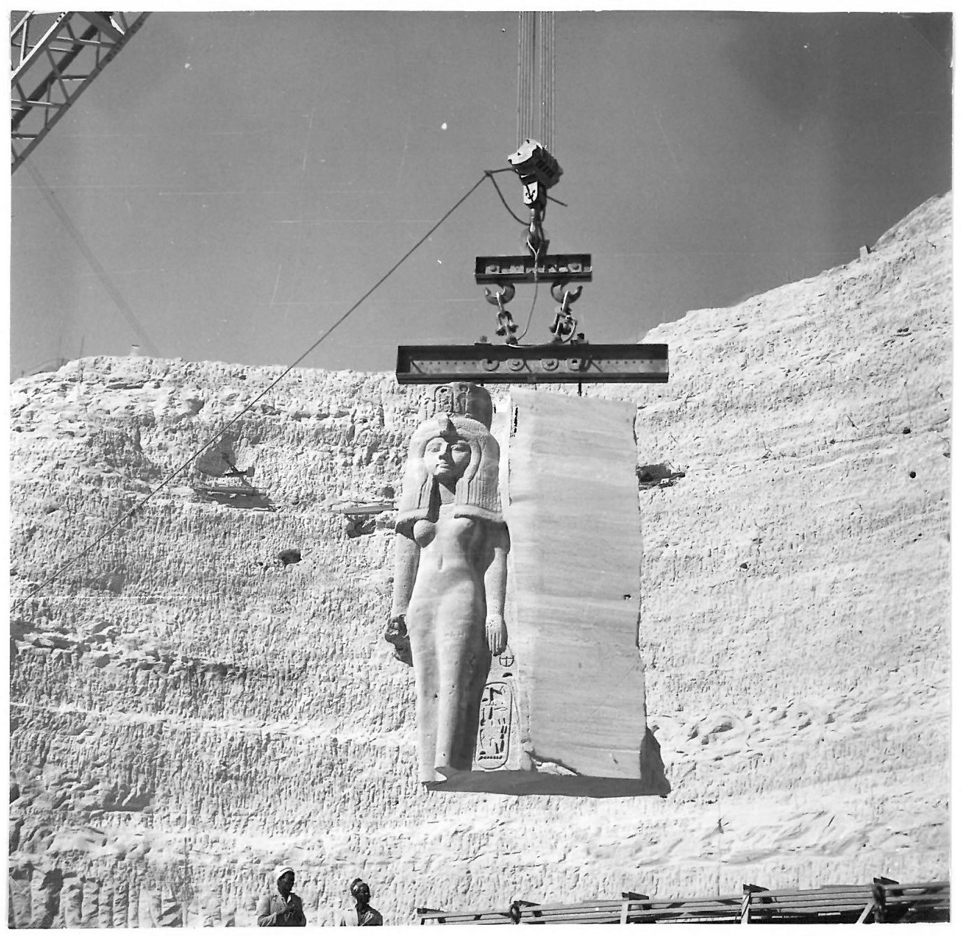 بين واقع نقل الكباش وزمن إنقاذ أبو سمبل “المقارنة لا تجوز” تماثيل معبد أبو سمبل