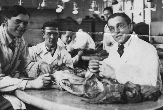 كان صوفيًا ومتدينًا..شهود عيان يروون حكاية طبيب نازي مجرم عاش متخفيًا في القاهرة نازي