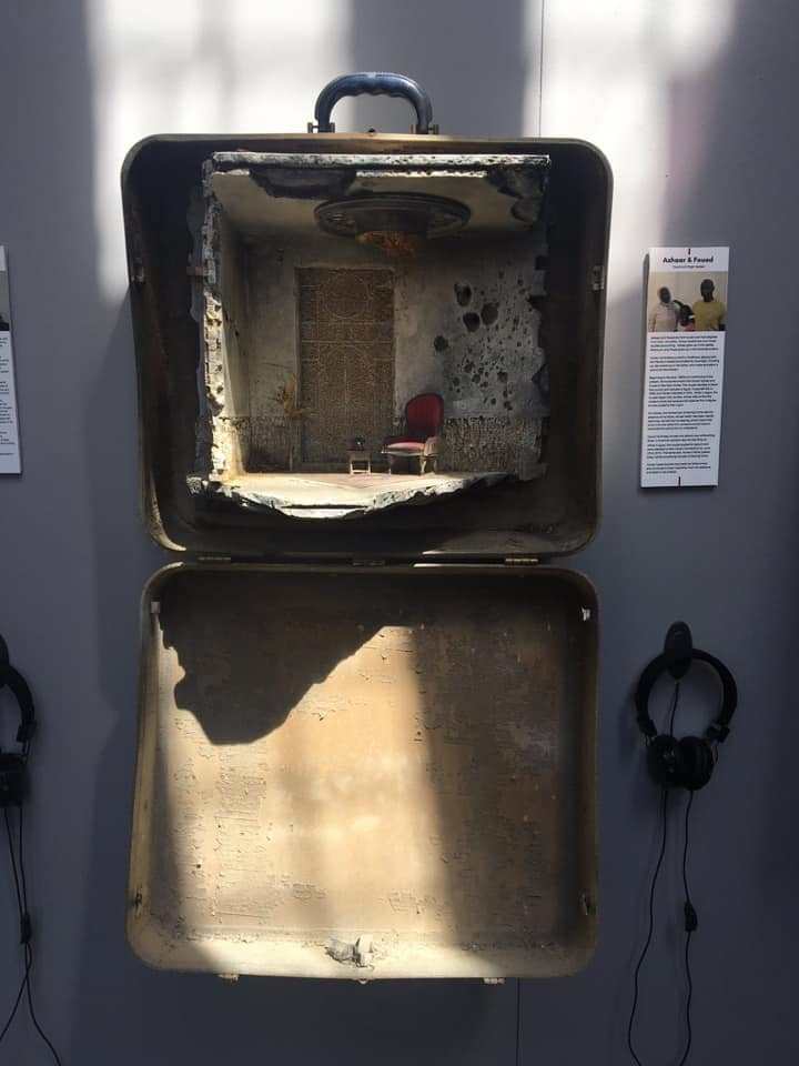 رحل ووضع وطنه المفقود داخل حقائب اللاجئين.. سوريا المعاناة والإبداع (صور) سوريا