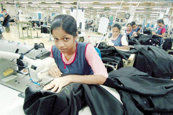 صُنع في بنجلاديش..عبودية الأطفال في صناعة الملابس الملابس