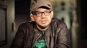 هل يسمح لنا عمر طاهر أن ننتقده أم يضعنا في البلاك ليست؟ عمر طاهر