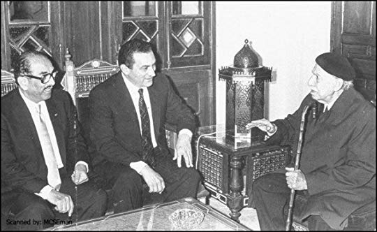 انطفأت أنوار المسرح..الأيام الأخيرة في حياة توفيق الحكيم توفيق الحكيم