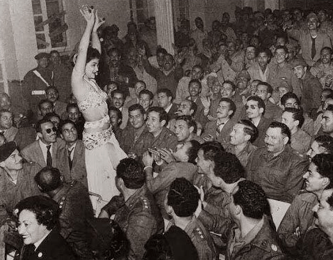 شائعة في التاريخ العسكري لمحمد حسني مبارك “لها صلة بعبدالله غيث ووردة” صورة يقال أنها لحفل أنشاص