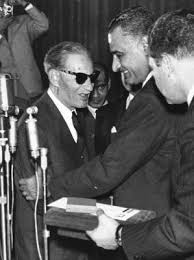 كان مع الله.. اللحظات الأخيرة في حياة طه حسين طه حسين