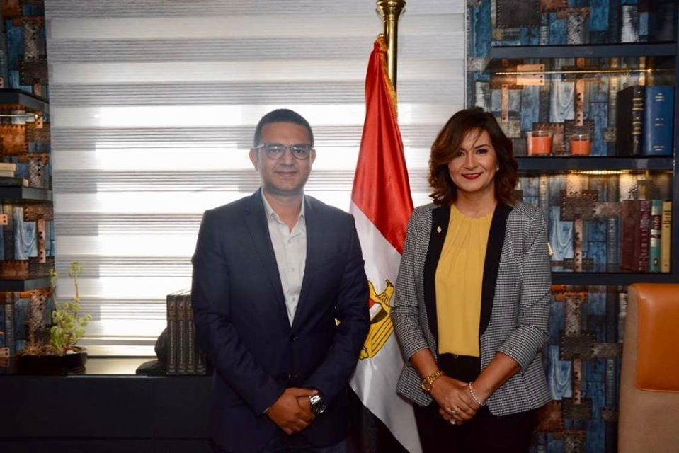 100 مصر.. علي عبده يحقق 3 أرقام قياسية ويروج لرؤية مصر 2030 فوق دراجته الكهربائية 100 مصر