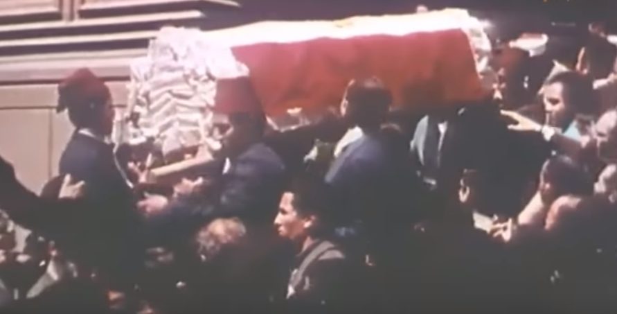 جنازة عبدالحليم حافظ .. ما هي أسماء المصابين والقتلى يوم تشييع العندليب ؟ خروج نعش عبدالحليم حافظ