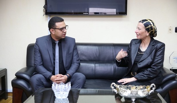 100 مصر.. علي عبده يحقق 3 أرقام قياسية ويروج لرؤية مصر 2030 فوق دراجته الكهربائية 100 مصر