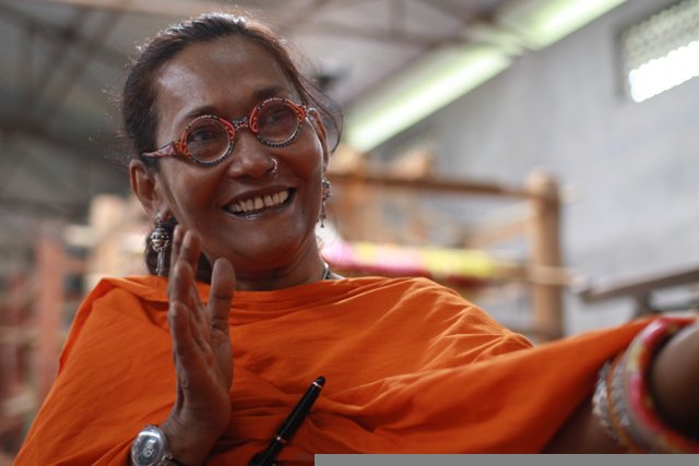 عارضة الأزياء بيبي راسل التي أنقذت عمال الملابس في بنجلاديش من الفقر عارضة الأزياء