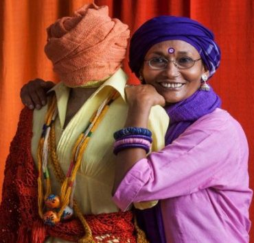 عارضة الأزياء بيبي راسل التي أنقذت عمال الملابس في بنجلاديش من الفقر