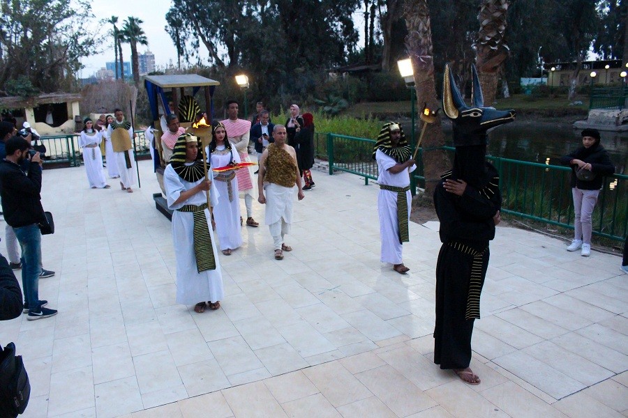 شاهد بالصور : أول حفل زفاف على الطريقة الفرعونية حفل زفاف داخل القرية الفرعونية