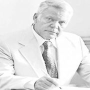 يوسف السباعي