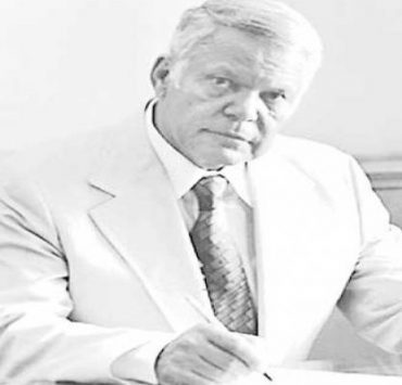 يوسف السباعي