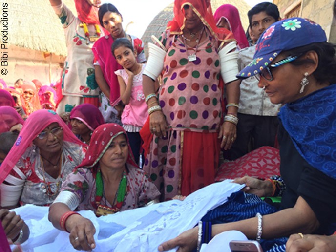 عارضة الأزياء بيبي راسل التي أنقذت عمال الملابس في بنجلاديش من الفقر الملابس