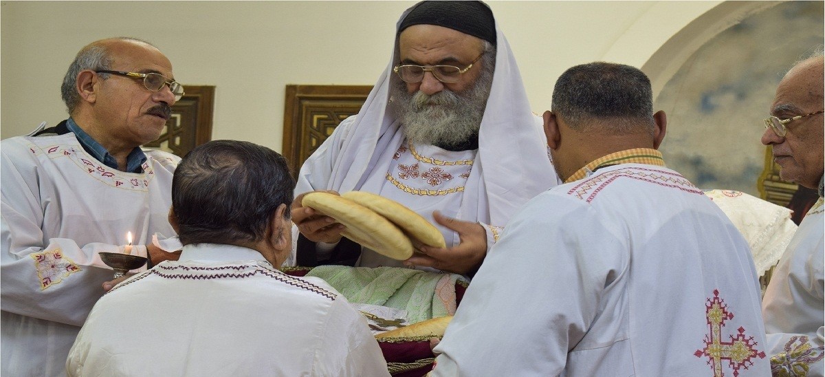 أعطي ما لقيصر… هذا ما قاله المسيح عن الكورونا والتناول التناول الكنسي