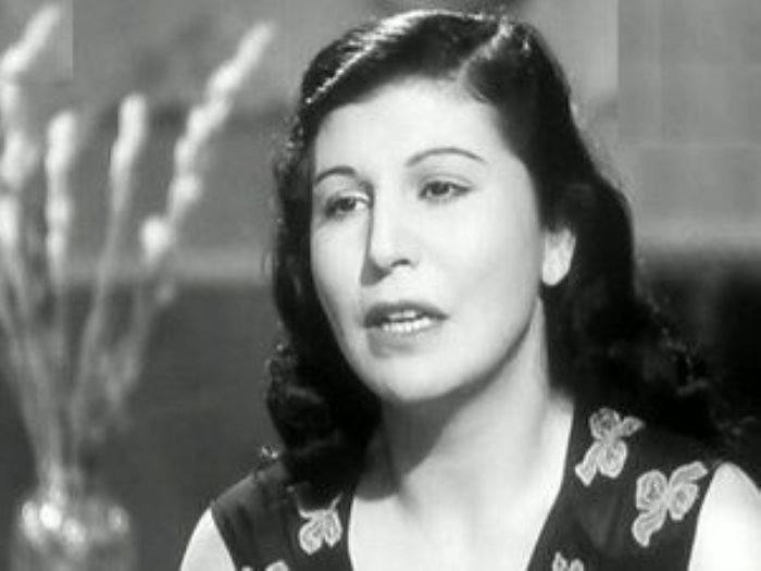 بطريقة إعلان ياسمين صبري لفودافون “نجمات زمان تُجِبن على سؤالها بالعكس” زوزو ماضي