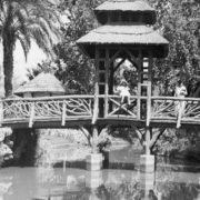 كوبري إيفل في حديقة الحيوان.. .... الذي سبق بناءه برج إيفل في باريس