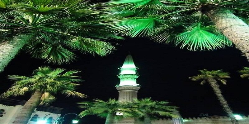 حكاية “أم عمرو” خادمة عتبة مسجد الإمام الحسين طيلة 40 عاماً حتى ماتت مسجد الإمام الحسين