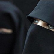 النقاب ............................................العالم الكامل وراء النقاب والمنتقبات