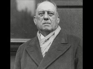 عبدة حورس .. هل هناك كيانًا يدفع الشباب للانتحار قفزًا من قمة الأهرامات؟ عبدة حورس