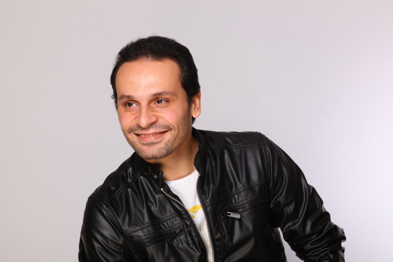 حذّر من “الشللية” .. محمود عزازي : السعودية تسحب بساط الفن من مصر محمود عزازى