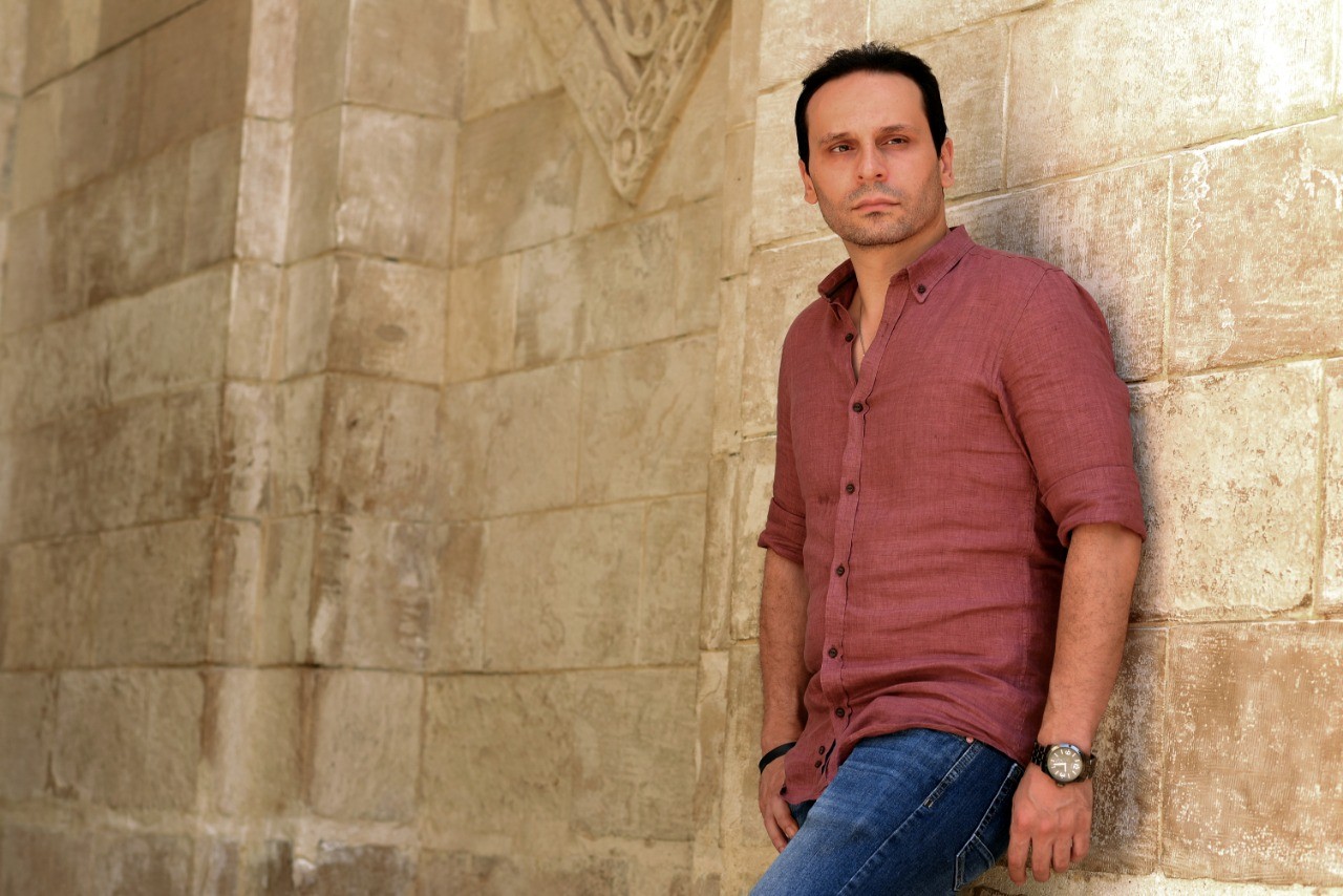 حذّر من “الشللية” .. محمود عزازي : السعودية تسحب بساط الفن من مصر محمود عزازى