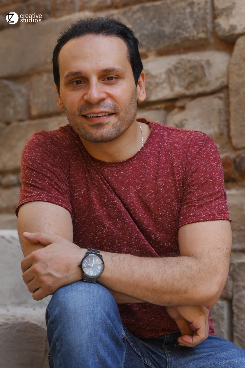 حذّر من “الشللية” .. محمود عزازي : السعودية تسحب بساط الفن من مصر محمود عزازى